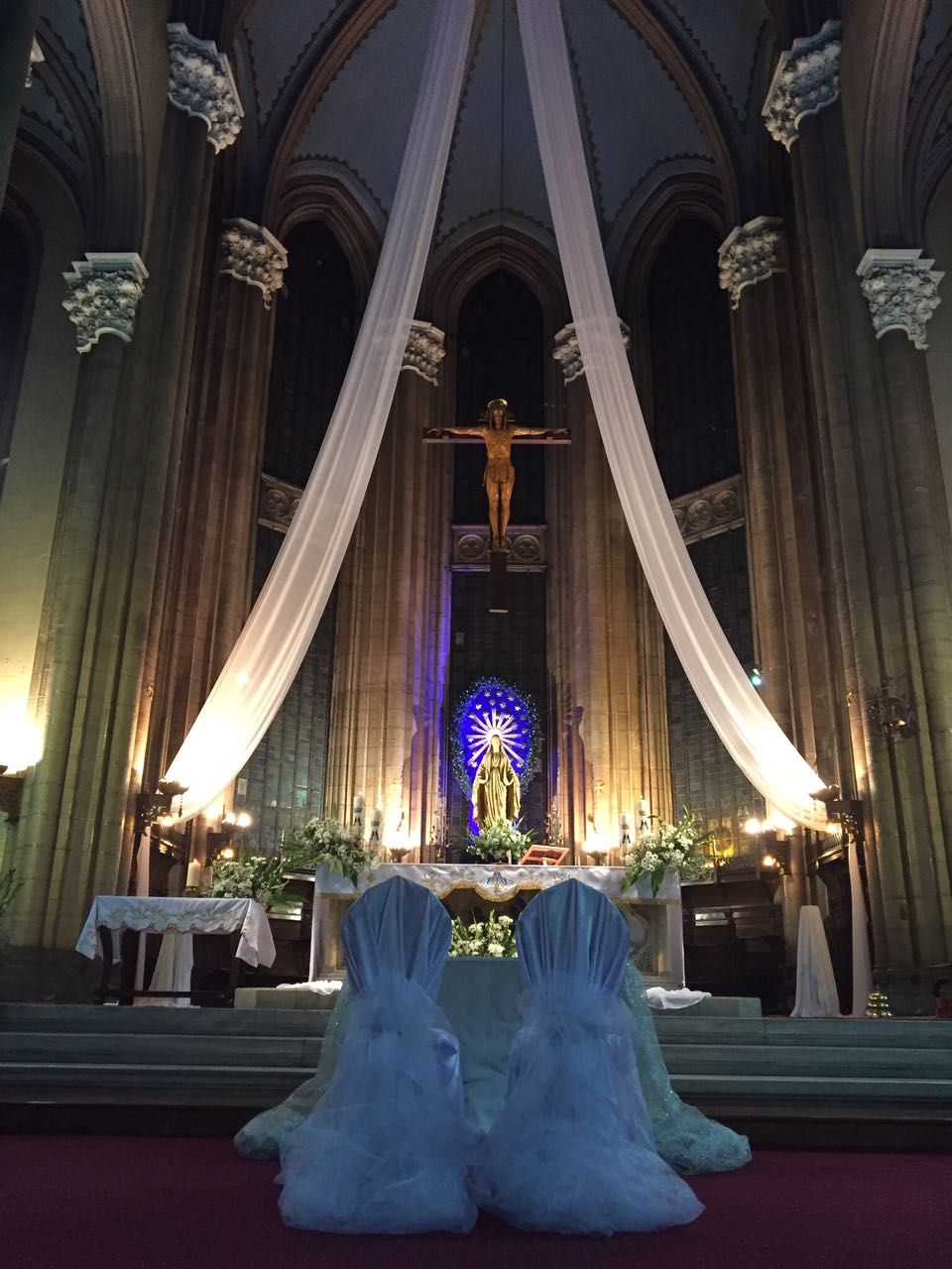 Ana altar, evlilik merasimi süslemesiyle